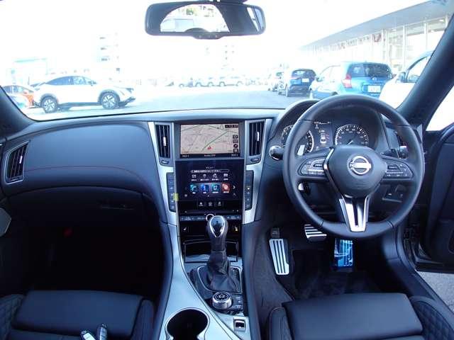 スカイライン 3.0 400R 試乗車 NISSANコネクトナビ ツインターボ 本革シ-ト LEDヘッド キーレスエントリー ワンオーナ 車線逸脱警報 スマ-トキ- バックモニター クルコン メモリーナビ ナビTV サイドカメラ AAC アルミ 盗難防止装置 ETC エアバッグ(4枚目)