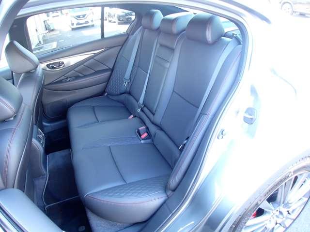 スカイライン 3.0 400R 試乗車 NISSANコネクトナビ ツインターボ 本革シ-ト LEDヘッド キーレスエントリー ワンオーナ 車線逸脱警報 スマ-トキ- バックモニター クルコン メモリーナビ ナビTV サイドカメラ AAC アルミ 盗難防止装置 ETC エアバッグ(10枚目)