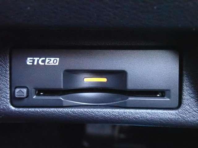 スカイライン 3.0 400R 試乗車 NISSANコネクトナビ ツインターボ 本革シ-ト LEDヘッド キーレスエントリー ワンオーナ 車線逸脱警報 スマ-トキ- バックモニター クルコン メモリーナビ ナビTV サイドカメラ AAC アルミ 盗難防止装置 ETC エアバッグ(11枚目)