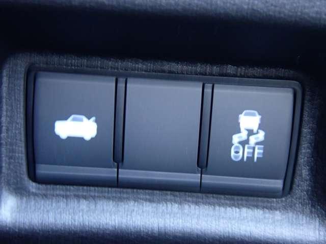 スカイライン 3.0 400R 試乗車 NISSANコネクトナビ ツインターボ 本革シ-ト LEDヘッド キーレスエントリー ワンオーナ 車線逸脱警報 スマ-トキ- バックモニター クルコン メモリーナビ ナビTV サイドカメラ AAC アルミ 盗難防止装置 ETC エアバッグ(15枚目)