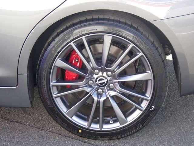 スカイライン 3.0 400R 試乗車 NISSANコネクトナビ ツインターボ 本革シ-ト LEDヘッド キーレスエントリー ワンオーナ 車線逸脱警報 スマ-トキ- バックモニター クルコン メモリーナビ ナビTV サイドカメラ AAC アルミ 盗難防止装置 ETC エアバッグ(20枚目)