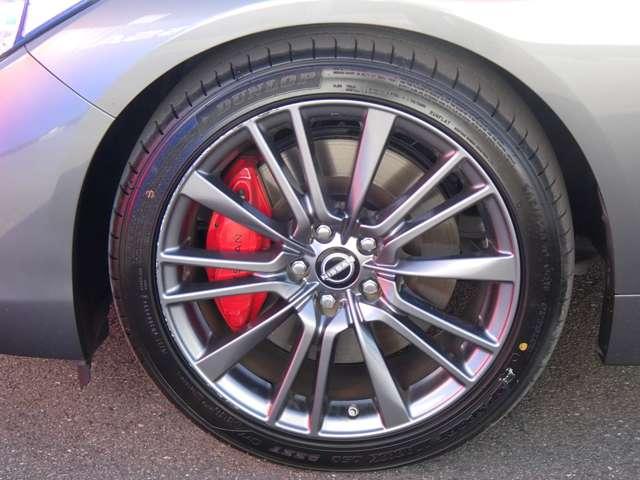 スカイライン ３．０　４００Ｒ　試乗車　ＮＩＳＳＡＮコネクトナビ　ツインターボ　本革シ－ト　ＬＥＤヘッド　キーレスエントリー　ワンオーナ　車線逸脱警報　スマ－トキ－　バックモニター　クルコン　メモリーナビ　ナビＴＶ　サイドカメラ　ＡＡＣ　アルミ　盗難防止装置　ＥＴＣ　エアバッグ（21枚目）