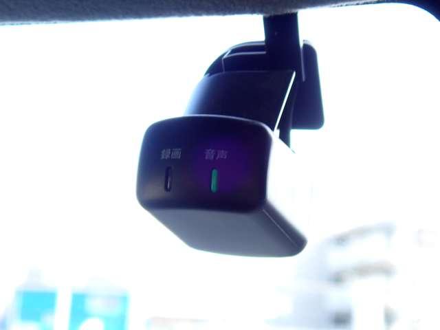 NV100クリッパーバン 660 GXターボ ハイルーフ 純正メモリーナビ リモコンキー インテリジェントエマージェンシーブレーキ 車線逸脱防止 バックカメラ ドラレコ キーレス ETC フルオートエアコン PS 1セグTV メモリーナビ ABS 運転席エアバッグ ダブルエアバッグ 記録簿(10枚目)