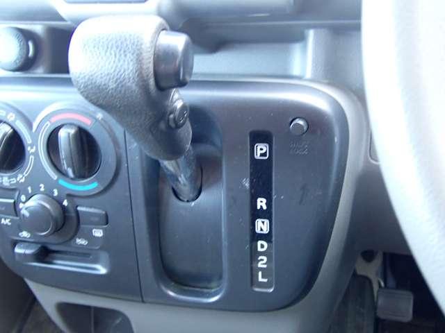 NV100クリッパーバン 660 GXターボ ハイルーフ 純正メモリーナビ リモコンキー インテリジェントエマージェンシーブレーキ 車線逸脱防止 バックカメラ ドラレコ キーレス ETC フルオートエアコン PS 1セグTV メモリーナビ ABS 運転席エアバッグ ダブルエアバッグ 記録簿(11枚目)