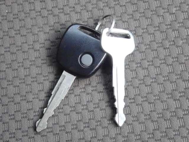 NV100クリッパーバン 660 GXターボ ハイルーフ 純正メモリーナビ リモコンキー インテリジェントエマージェンシーブレーキ 車線逸脱防止 バックカメラ ドラレコ キーレス ETC フルオートエアコン PS 1セグTV メモリーナビ ABS 運転席エアバッグ ダブルエアバッグ 記録簿(17枚目)