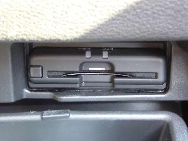 セレナ 1.2 e-POWER ハイウェイスター V 両側オートスライドドア 後席モニター 360°カメラ エマジェンシーブレーキ 1オナ スマキー バックカメラ 禁煙 LED レーンアシスト 点検記録簿付 ETC ドラレコ イモビ サイドカーテンエアバック フルオートエアコン エアバック(12枚目)