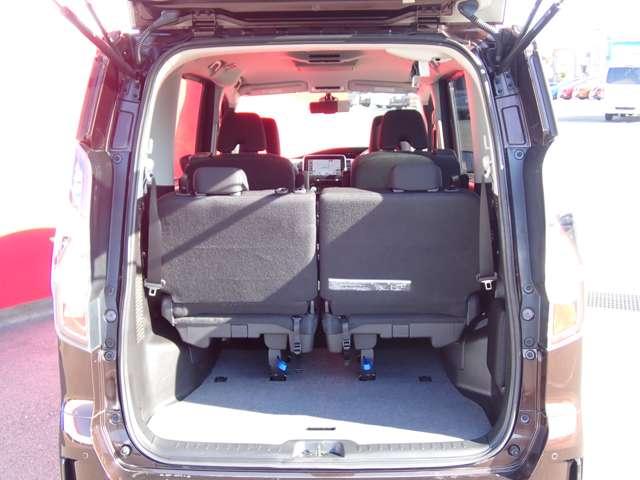 セレナ １．２　ｅ－ＰＯＷＥＲ　ハイウェイスター　Ｖ　両側オートスライドドア　後席モニター　３６０°カメラ　エマジェンシーブレーキ　１オナ　スマキー　バックカメラ　禁煙　ＬＥＤ　レーンアシスト　点検記録簿付　ＥＴＣ　ドラレコ　イモビ　サイドカーテンエアバック　フルオートエアコン　エアバック（30枚目）