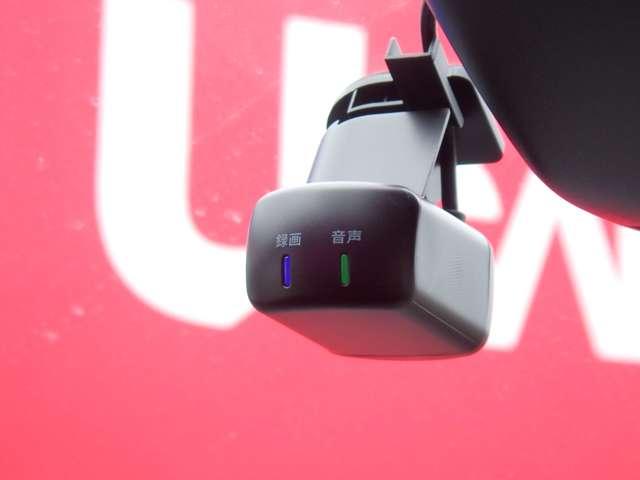 セレナ １．４　ｅ－ＰＯＷＥＲ　ハイウェイスターＶ　両側オートスライドドア　シートヒーター　自動（被害軽減）ブレーキ　ＬＤＰ　追従クルーズ　ＬＥＤランプ　バックモニター　禁煙　アルミホイール　ドライブレコーダ　ＥＴＣ　記録簿　盗難防止システム　スマートキー　１オナ　オートエアコン　ナビＴＶ（12枚目）