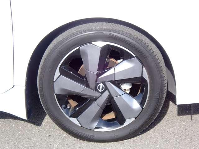 �������͑�������􏃐��A���~�z�C�[���I�{�f�B�Ƀ}�b�`�����f�U�C���ł���