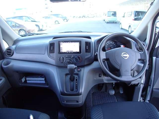 ＮＶ２００バネットバン １．６　ＧＸ　社外メモリーナビ　インテリジェントキー　前席パワーウィンドウ　盗難防止装置　運転席エアバック　衝突被害軽減ブレーキ　フルセグ　マニュアルエアコン　Ｂカメラ　アイドリングストップ　パワステ　ＡＢＳ（4枚目）