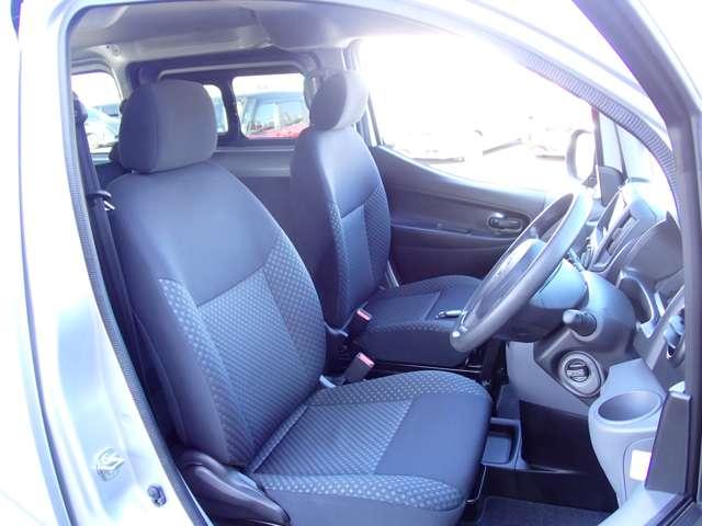 ＮＶ２００バネットバン １．６　ＧＸ　社外メモリーナビ　インテリジェントキー　前席パワーウィンドウ　盗難防止装置　運転席エアバック　衝突被害軽減ブレーキ　フルセグ　マニュアルエアコン　Ｂカメラ　アイドリングストップ　パワステ　ＡＢＳ（6枚目）