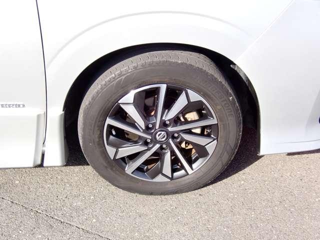 �������͑�������􏃐��A���~�z�C�[���I�{�f�B�Ƀ}�b�`�����f�U�C���ł���