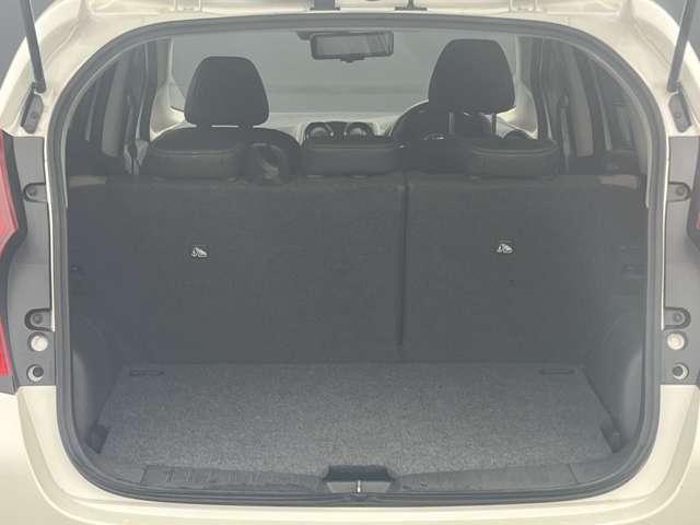 ノート 1.2 e-POWER メダリスト 純正ナビ/アラモニ/ETC/ドラレコ 被害軽減ブレーキ TVナビ 禁煙 ドライブレコーダ バックモニター インテリキー アイドリングストップ 盗難防止装置 LEDランプ 車線逸脱警報システム ワンオーナー キーフリー アルミホイール(17枚目)