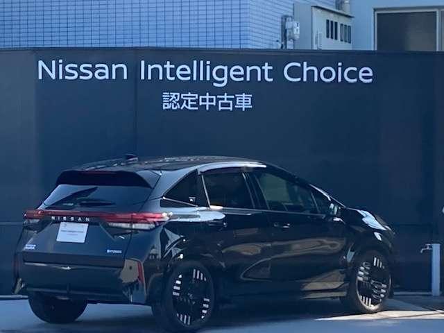 オーラ １．２　Ｇ　レザーエディション　新車保証継承・法定点検渡・純正ナビ・プロ（6枚目）