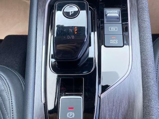 オーラ １．２　Ｇ　レザーエディション　新車保証継承・法定点検渡・純正ナビ・プロ（16枚目）