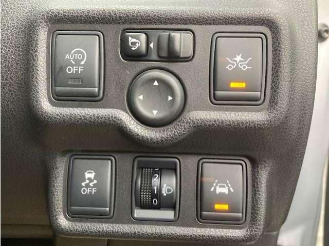 �e��X�C�b�`�B�W���O�_�C�����̓w�b�h���C�g�̏Ǝˊp�x�𒲐�����ׂ̕��ł��B�n�C�r�[���Ƃ͕ʕ��ł��B