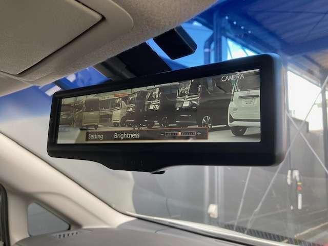 �C���e���W�F���g�@���[���~���[�@�ԗ�����ɑ����������𑜓x�J�����̉f�����~���[�ʂɉf���o���̂ŁA�ԓ��̏󋵁A�V�󓙂ɉe�����ꂸ�N���A�Ȍ�����E���m�ۏo���܂��B���X�C�b�`�ɂĒʏ�̃~���[�֐ؑւ��o���܂�