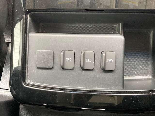 �^�]�ȁA����ȊԂɂ͏�������X�y�[�X�A�t�r�a�[�d�[�q�𑕔����Ă���܂��B