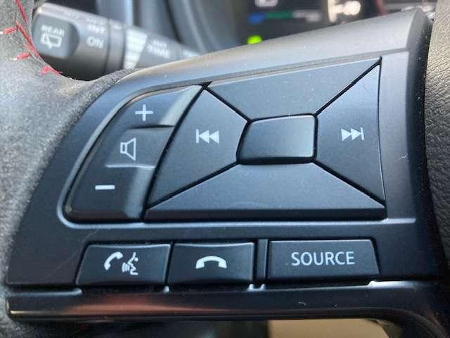 �X�e�A�����O�I�[�f�B�I�R���g���[���X�C�b�`�B�I�[�f�B�I�̉��ʁA���W�I�^�e���r�̃`�����l���I�Ǔ����X�e�A�����O�����𗣂����������삷�鎖���o���܂��B