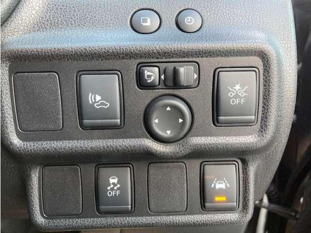 �Ԑ���E�x�񑕒u���ځB�J�����ɂ�背�[���}�[�J�[�i���H�����j�����E�������ȏꍇ�A�x�����A�x�����ŉ^�]�҂ɒ��ӂ����N���܂��B