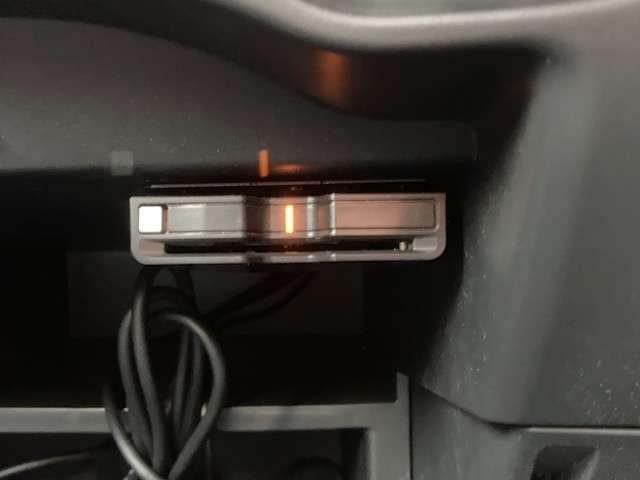 �����ē��A���e�i�������d�s�b������ȑ��O���[�u�{�b�N�X���Ɏ��t�����Ă��܂��B