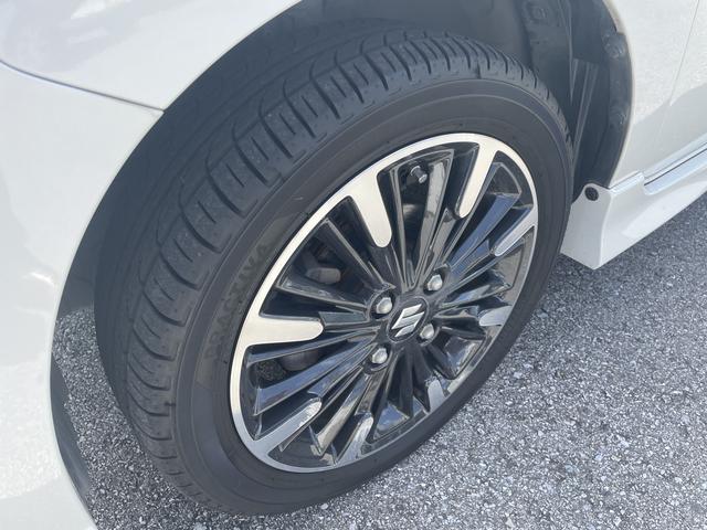 スタイリッシュなデザインの切削１５インチアルミホイールを装着しております！カッコいい☆