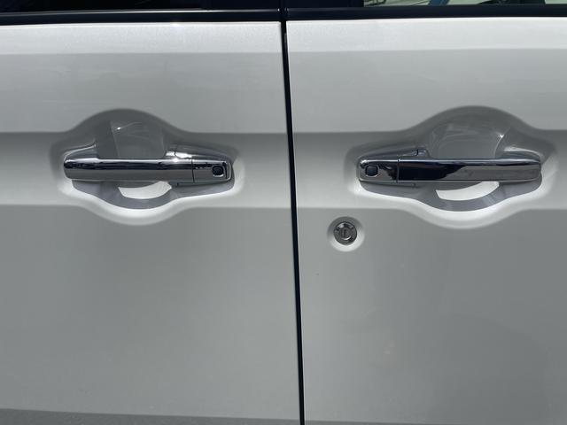 リクエストスイッチで、キーがポケットやバックの中に入ったままでもキーの施錠・解錠が可能です（＊’▽’）