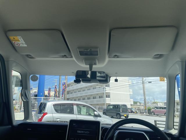 運転席・助手席には日差しや対向車のライトが眩しい時におススメのサンバイザーを装備♪