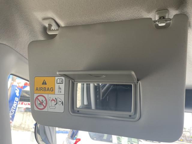 さりげなく身だしなみをチェック出来るバニティミラー付き☆