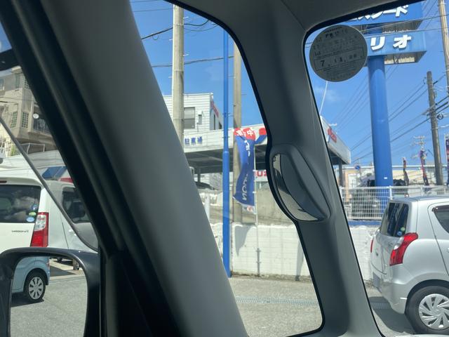 車両後方付近を確認するリヤアンダーミラーが装備されて安全性を高めます！