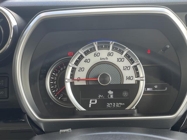 認証性が良く大きくて見やすい液晶メーターなので走行中の視線の移動が抑えられますね♪