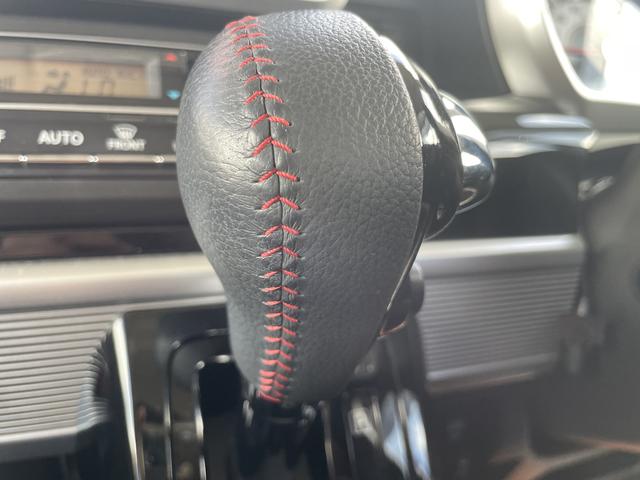 握りやすく操作しやすいシフトレバー！なめらかで低燃費な加速のＣＶＴです☆