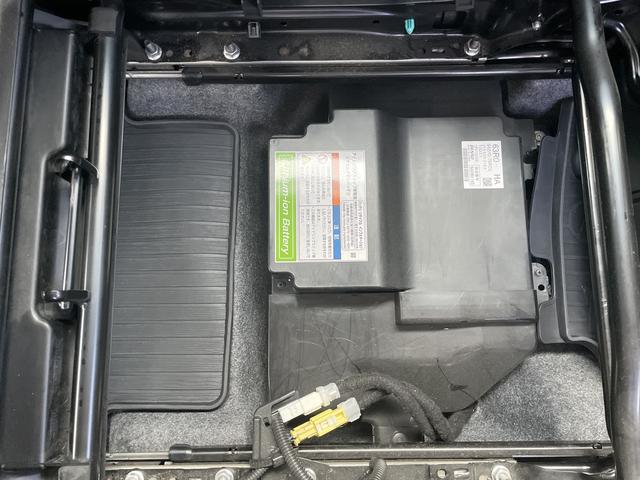 リチウムイオンバッテリーを荷室下にコンパクトに収めることで、広い室内空間を確保しています！