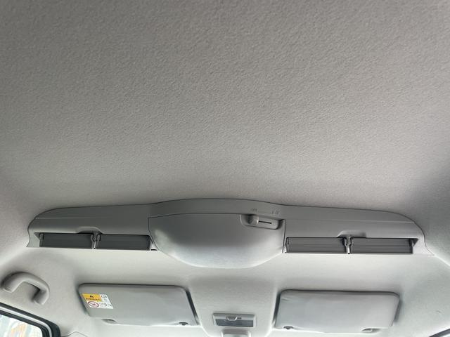 スリムサーキュレーターです。空気を循環させる事で室内全体の温度を均一化。薄型デザインなので室内の広さを損なうこともありません。