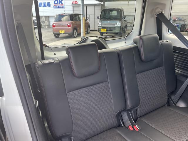 後席背もたれは肩部のレバーで簡単に前倒しができます（’ω’）ノ