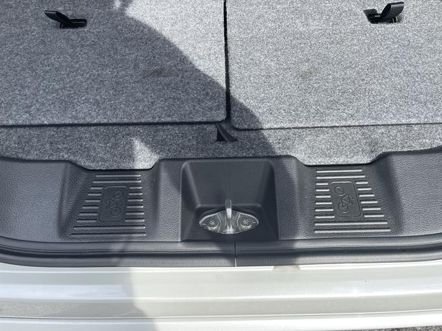 開口部には自転車の積み下ろしガイドを設置し、自転車もラクに乗せることができます♪