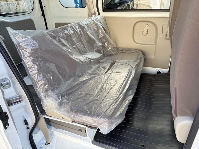 エブリイ PAリミテッド 6型 2WD CVT アイドリングストップ スズキセーフティーサポート 衝突被害軽減システム 横滑り防止機能 オートライト(14枚目)