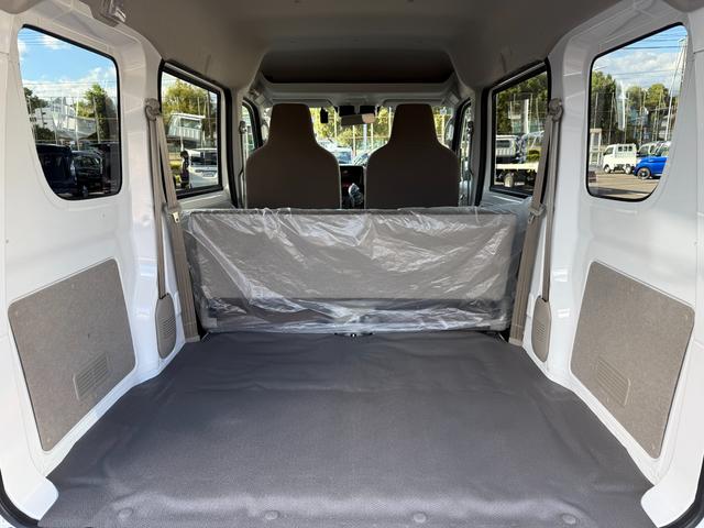 エブリイ PAリミテッド 6型 2WD CVT アイドリングストップ スズキセーフティーサポート 衝突被害軽減システム 横滑り防止機能 オートライト(17枚目)