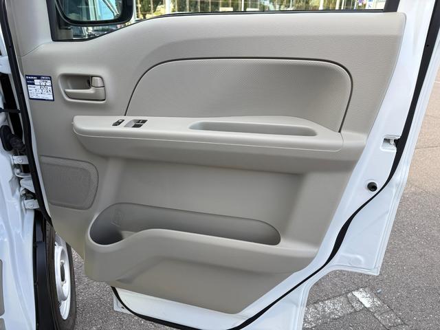 エブリイ PAリミテッド 6型 2WD CVT アイドリングストップ スズキセーフティーサポート 衝突被害軽減システム 横滑り防止機能 オートライト(20枚目)