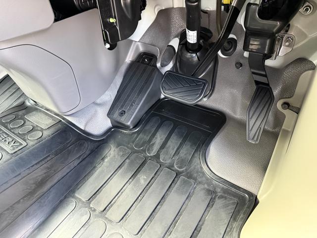 エブリイ PAリミテッド 6型 2WD CVT アイドリングストップ スズキセーフティーサポート 衝突被害軽減システム 横滑り防止機能 オートライト(24枚目)