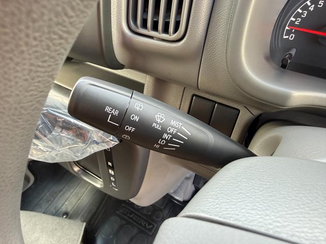 エブリイ PAリミテッド 6型 2WD CVT アイドリングストップ スズキセーフティーサポート 衝突被害軽減システム 横滑り防止機能 オートライト(26枚目)