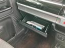 車検証ケースなどの保管に便利なグローブボックス！