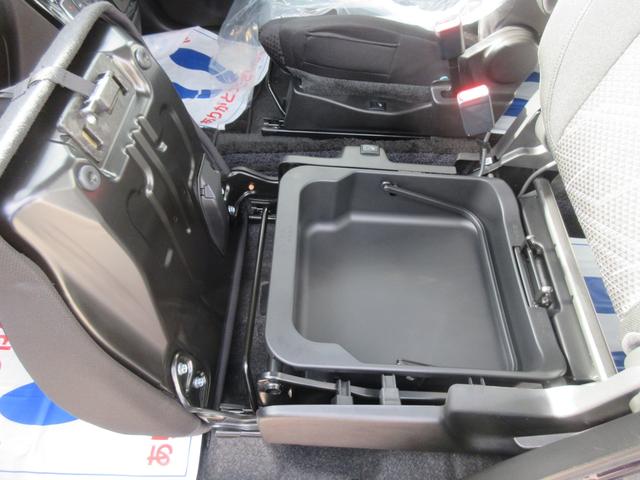 ソリオバンディット HYBRID MV 4WD 全方位カメラ付ナビ ドラレコ ETC オートライト プッシュスタート シートヒーター オートエアコン アイドリングストップ 横滑り防止機能 衝突安全ボディ 盗難防止システム(17枚目)