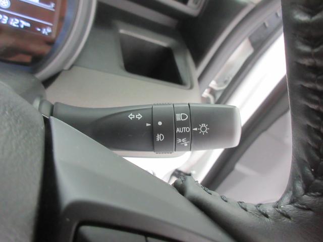 スペーシアギア HYBRID XZ 4WD 衝突軽減B オートライト スライドドア プッシュスタート シートヒーター オートエアコン 禁煙車 アイドリングストップ 横滑り防止機能 衝突安全ボディ スズキセーフティーサポート 盗難防止システム(13枚目)