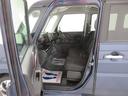フロントシートも足元に余裕がありますよ♪