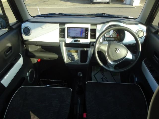 �X�C�b�`�Ȃǂ����삪���₷���z�u�ł���