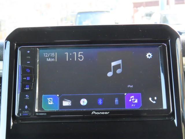 �X�Y�L�������[�J�[�I�v�V�����̂V�C���`�f�B�X�v���C�I�[�f�B�I�𑕒����Ă��܂��B�`�l�^�e�l���W�I�̎�����a�����������������ڑ��A�t�r�a�ڑ����\�ł��B���f�B�X�v���C���̂Ƀi�r�E�s�u�@�\�͂���܂���B