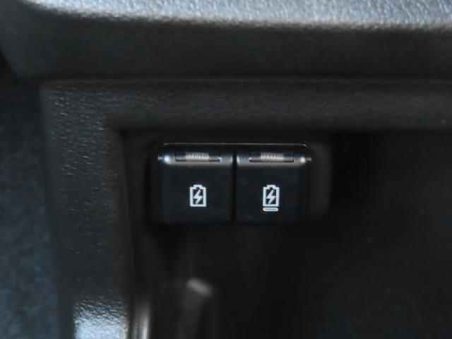 �X�}�[�g�t�H���Ȃǂ̏[�d�ɕ֗��Ȃt�r�a�\�P�b�g���Q���ݒu���Ă��܂��B