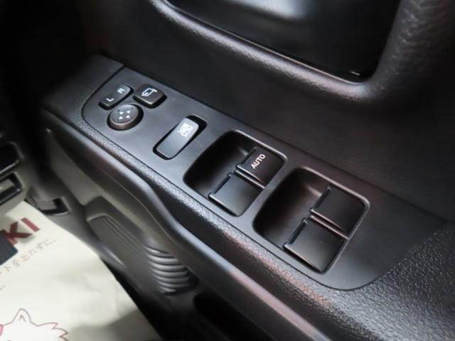 �^�]�ȑ��h�A�����ɂ���d���~���[�̒����E�p���[�E�B���h�E�̑���X�C�b�`�ł��B�ԓ��̊��C�����������ȂǃX�}�[�g���삪�ł��܂���