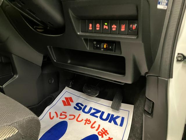 �X�Y�L�F�蒆�ÎԂɂ͎ԗ���Ԃ��ڂ����L�ڂ����\���f�����Ă���܂��B